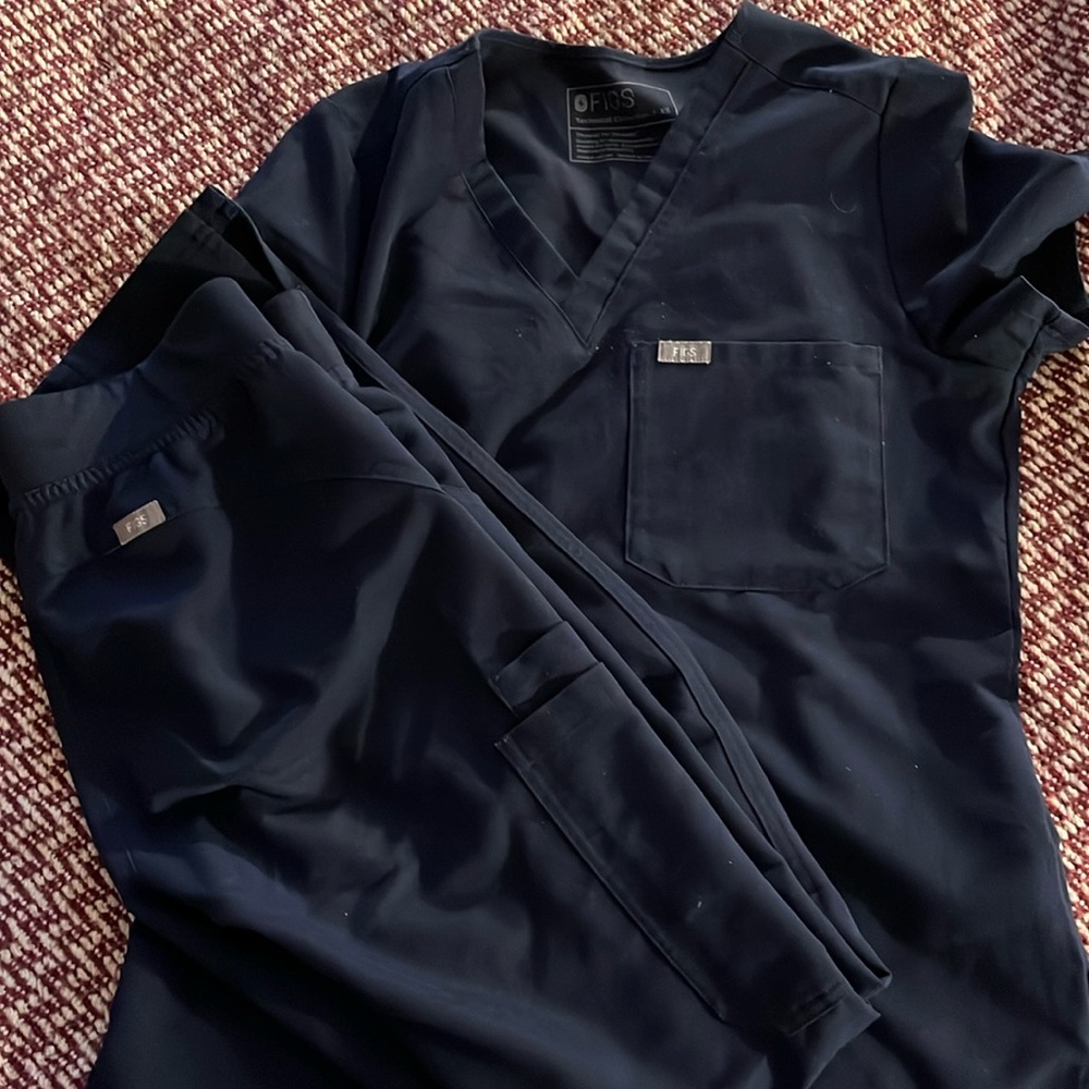 Navy Figs Scrub Set